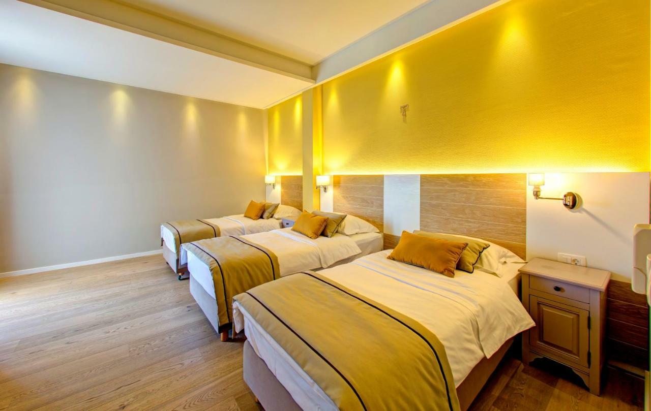 Deluxe Triple Room Balcony,887944333:JPEG